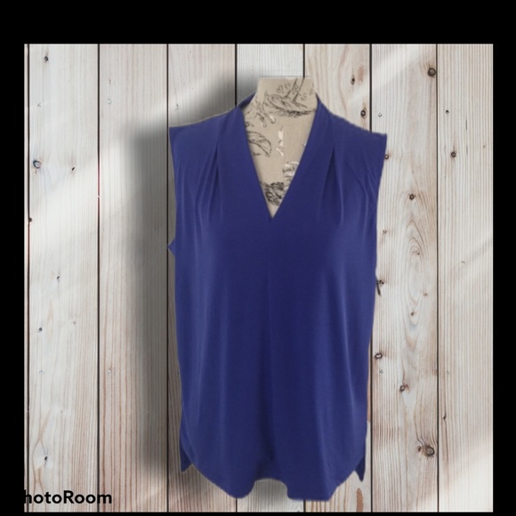 Tahari Tops - 🆕 Tahari Blue Hi Lo Top L
